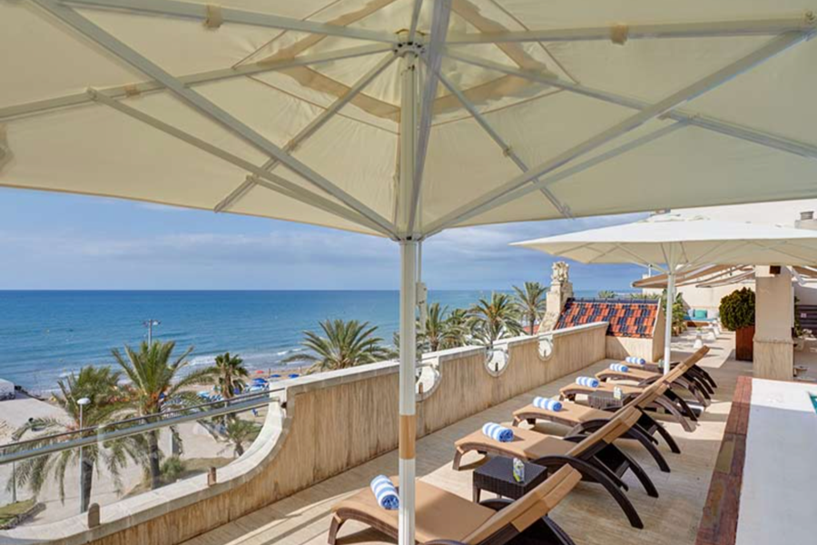 BYNCK Zwembad uitzicht Kalma Sitges 4*